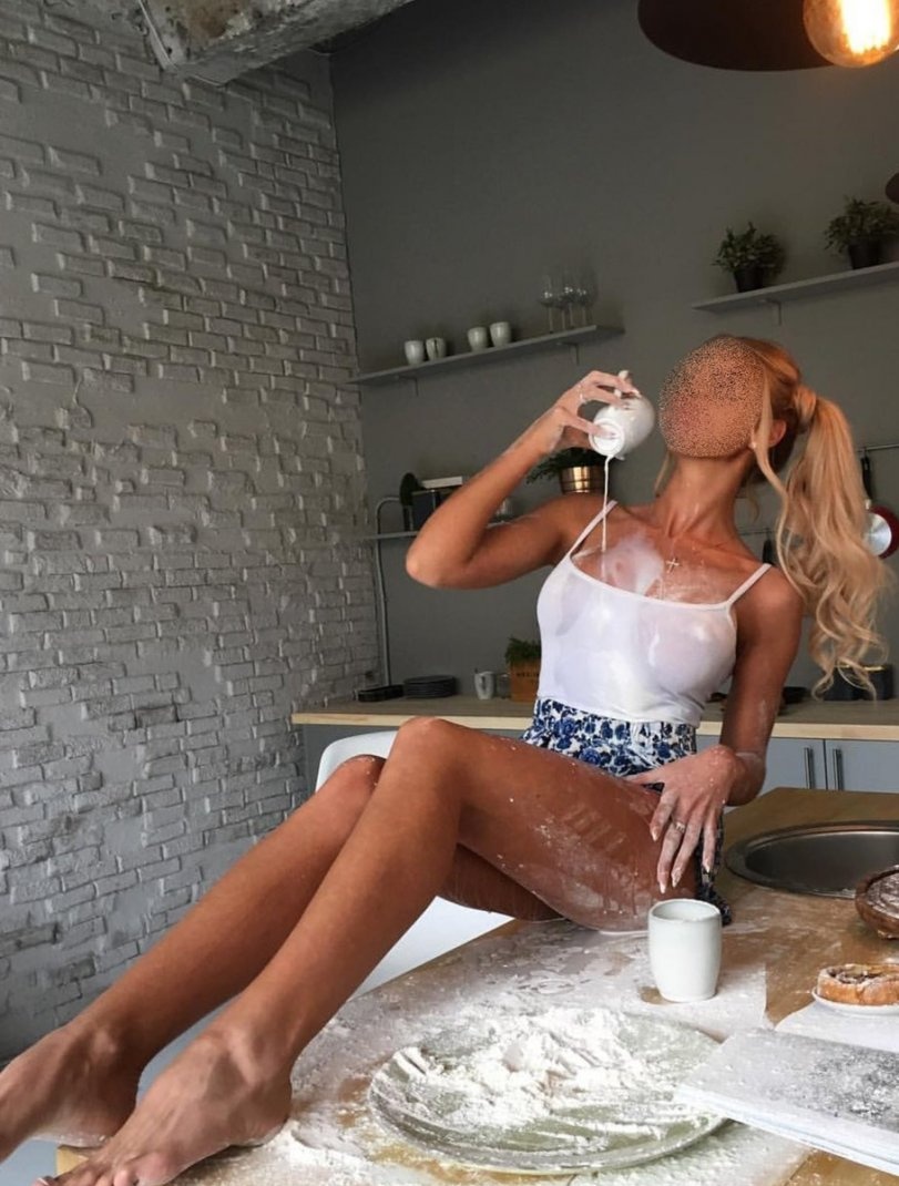 Софа привлекальеная девушка из Кисловодска цена от 4000 руб